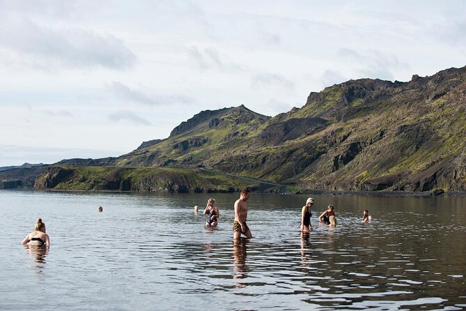 Nature Cold Therapy & Sauna - Heading outdoors to an Icelandic setting