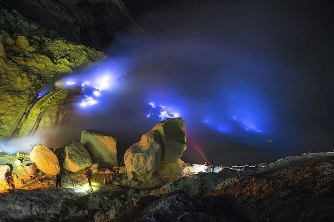 North Bali highlights: Buddhist temple, Waterfall & hot spring - Food, fitness, and what to bring