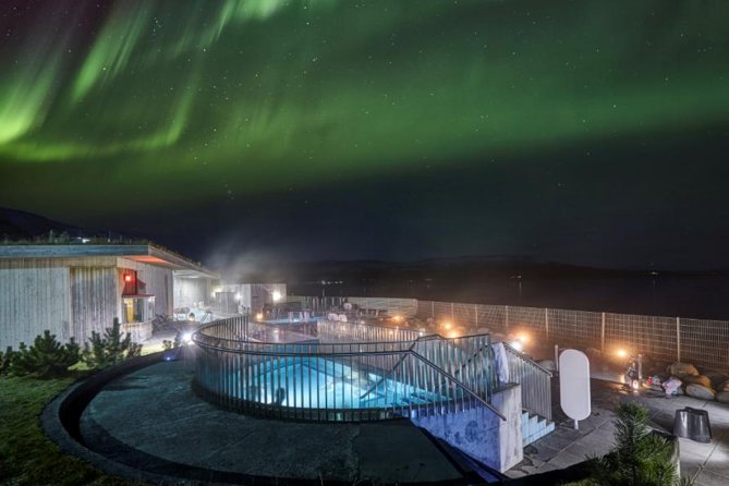Northern Lights & Geothermal Baths Adventure - Searching for the northern lights