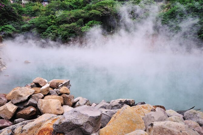 One-day Yangmingshan NP Beitou Hot Spring Park and Tamsui Tour Package - Beitou Hot Spring Park and the thermal valley