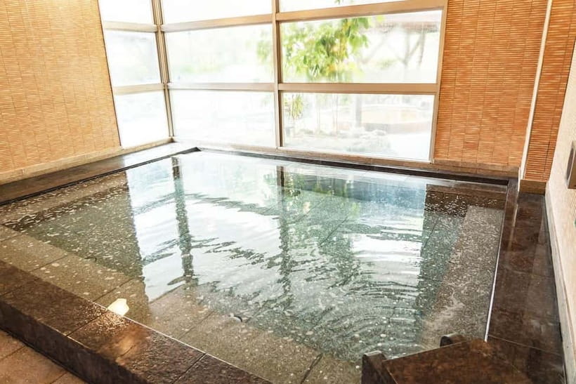 Osaka: Tennen Onsen Naniwa-no-Yu, the famous hot spring spa - The view, the water, and the mood