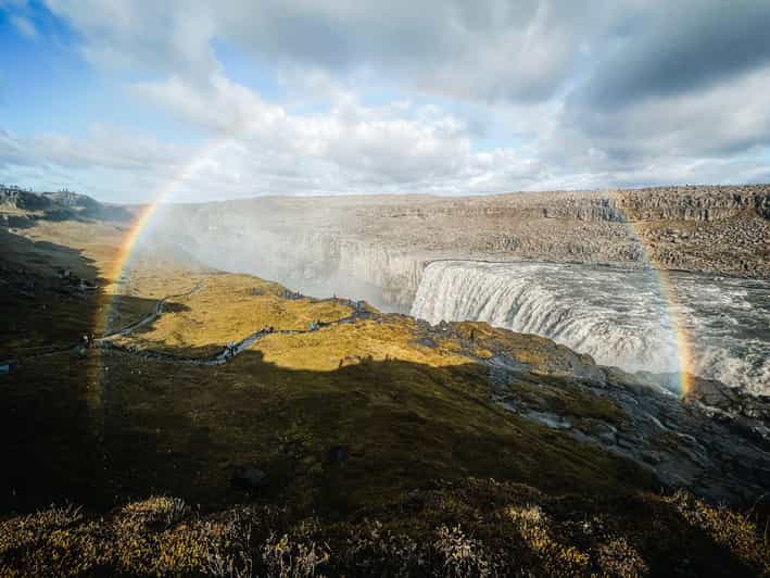 Port Akureyri: Godafoss Waterfall, Myvatn and Dettifoss - Goðafoss: a strong first stop after 35 minutes