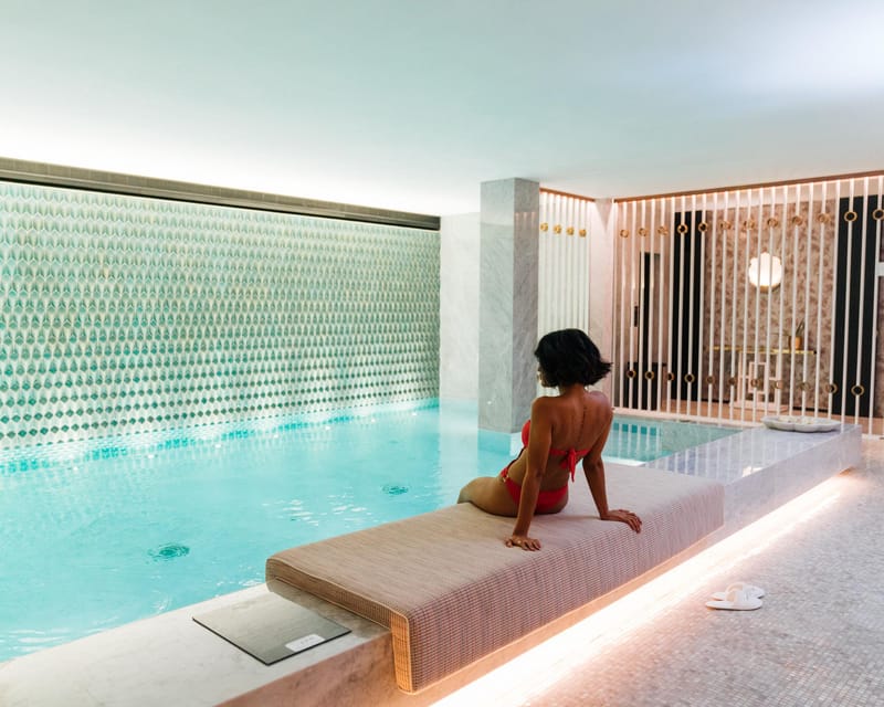 Porto: Relaxing by the pool, sauna and steam room - Key points to know before you go