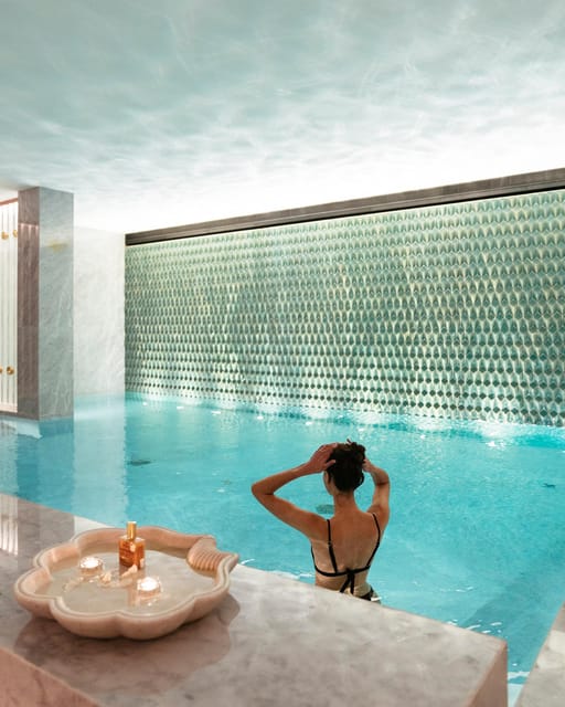 Porto: Relaxing by the pool, sauna and steam room - A calm hour inside Le Monumental Palace