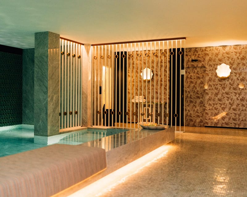 Porto: Relaxing by the pool, sauna and steam room - What your one-hour visit includes