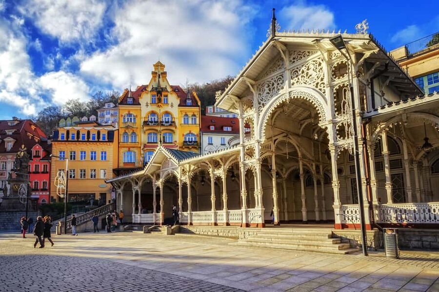 Prague: Karlovy Vary & Loket Tour with Hot Springs & Castle - The 105-minute ride from Prague