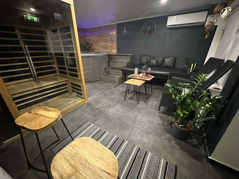 Prague: Modern Private Spa with Jacuzzi and/or Sauna - What this private Prague spa actually offers