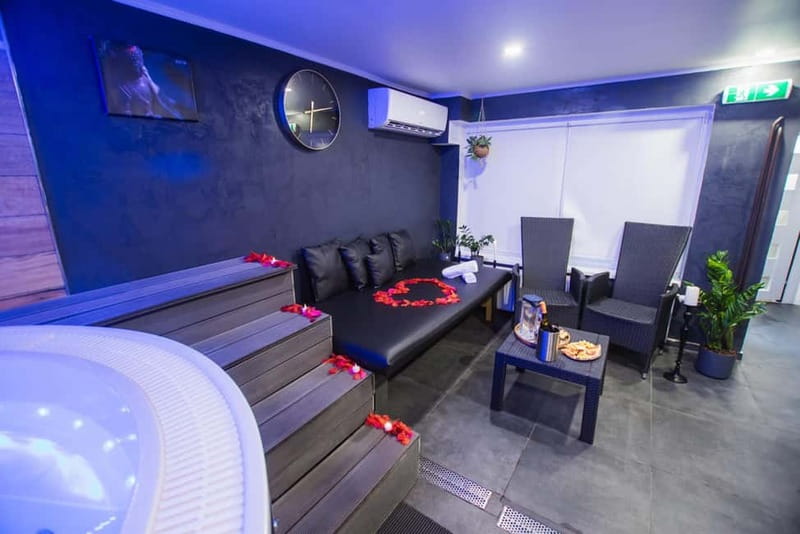 Prague: Modern Private Spa with Jacuzzi and/or Sauna - Getting there and entering the spa
