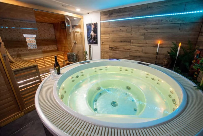 Prague: Modern Private Spa with Jacuzzi and/or Sauna - Choosing between the Black, Green, and Gold Zones