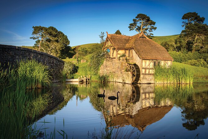 Private 2 Day Tour: Hobbiton, Waitomo, Rotorua Geothermal & Hamilton Gardens - Waitomo Glowworm Caves: an underground boat ride