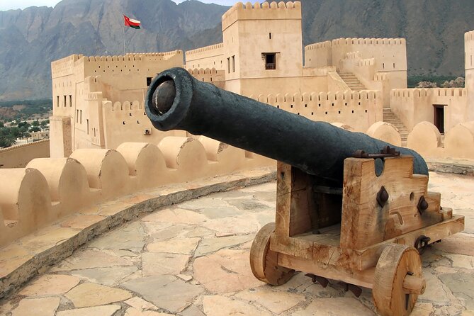 Private Full Day Tour To Nakhal Rustaq And Hot Springs - Omani coffee, dates and local hospitality