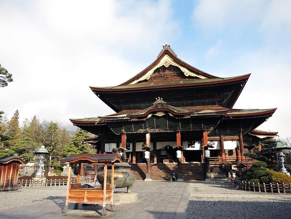 Private Nagano 1-Day Tour:Snow Monkeys,Zenko-ji,Obuse,Sake,Onsen - Why this private Nagano day works