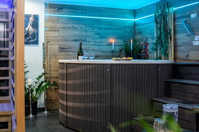 Private Spa with Jacuzzi and Sauna - BLACK ZONE - A Clean, Modern Room With Adjustable Mood