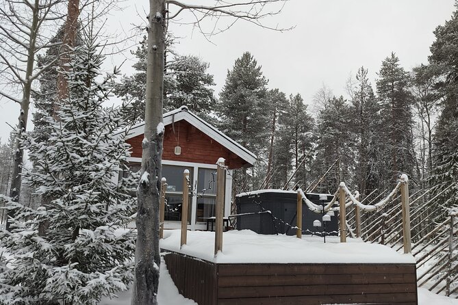 Private tour: Lappish evening (sauna, jacuzzi and dinner) - A warm cottage dinner by the fireplace
