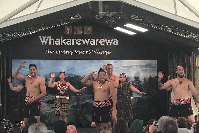 Private, via beaches, Kiwi farm to Rotorua 8 lakes & Geothermal - Tikitapu, Rotokakahi, and the blue-green lake country