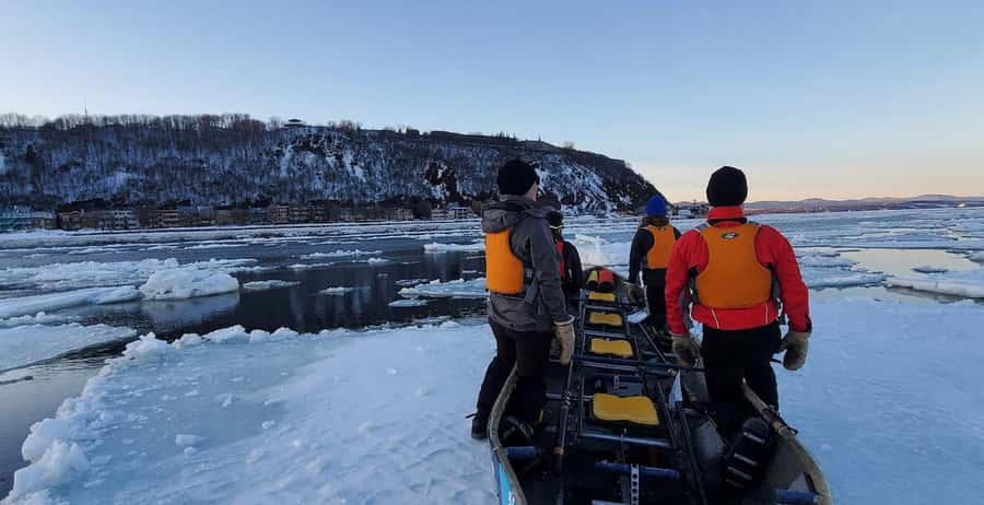 Quebec City: Sunset Ice Canoe Experience with Sauna - A hot chocolate break on floating ice