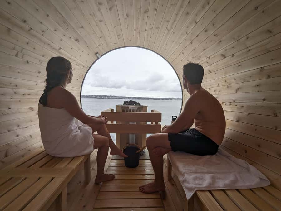Quebec City: Sunset Ice Canoe Experience with Sauna - What to wear for an active winter river outing