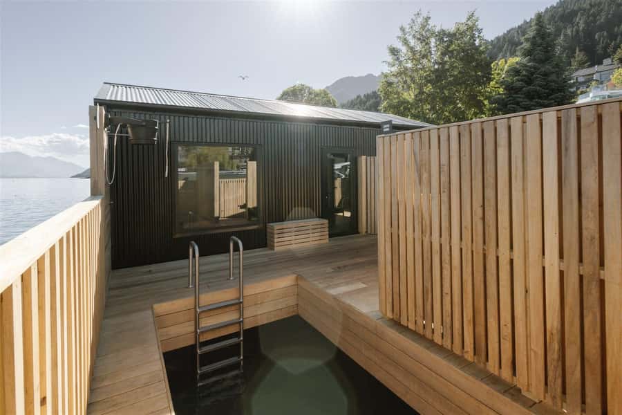 Queenstown: Floating Sauna Experience on Lake Whakatipu - The cold plunge and Lake Whakatipu entry