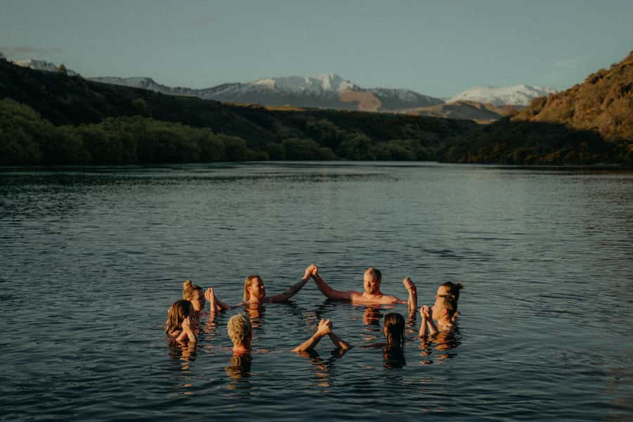 Queenstown: Riverside Sauna and Cold Plunge Experience - Why this riverside setting works so well