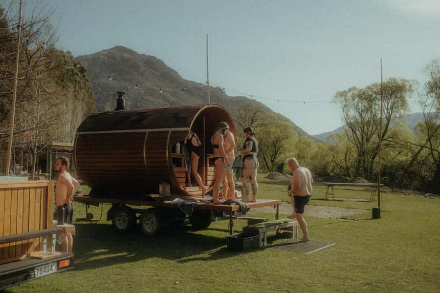 Queenstown: Riverside Sauna and Cold Plunge Experience - Choosing the ice bath, shower, or Kawarau River