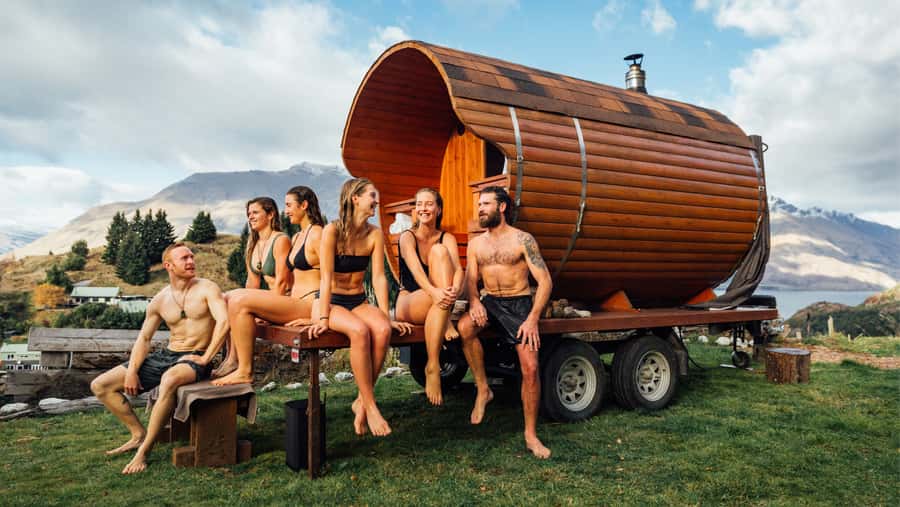 Queenstown: Riverside Sauna and Cold Plunge Experience - Starting inside the 80 to 100 degree sauna