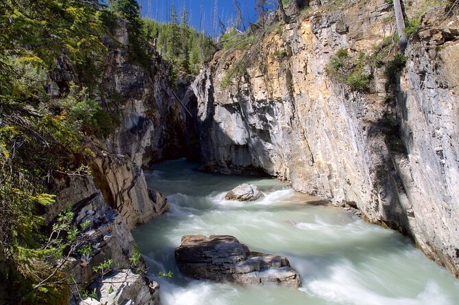 Radium Hot Springs and Marble Canyon Advanture - Coffee at Kootenay Valley Viewpoint