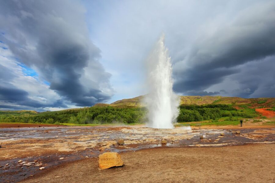 Reykjavik: Golden Circle Day Tour with optional Blue Lagoon - Guides, audio commentary, and the human touch