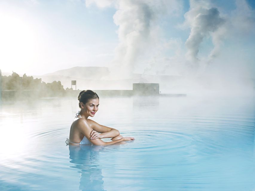 Reykjavik: Golden Circle Tour and Blue Lagoon Admission - Strokkur and the steam of Geysir