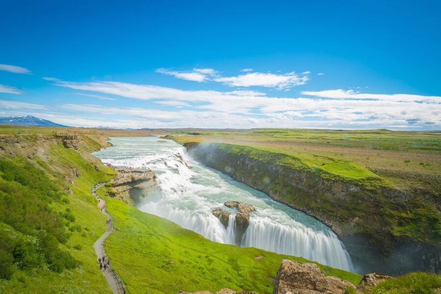 Reykjavik: Golden Circle Tour with Blue Lagoon Visit & Entry - Guides, audio commentary, and the human side of the tour