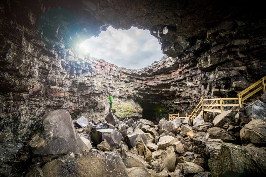 Reykjavik: Lava Cave, Hot Springs, Horses & Waterfalls Tour - Hraunfossar and Barnafoss take center stage