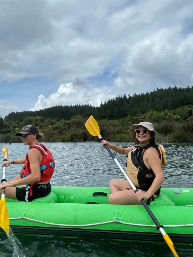 Rotorua: Secret adventure kayaking to natural hot springs - Paddling toward the secret hot spring