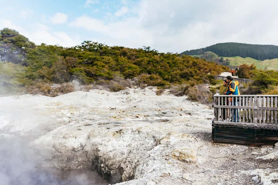 Rotorua: Wai-O-Tapu Geothermal Park Entry Ticket - What the visitor center adds
