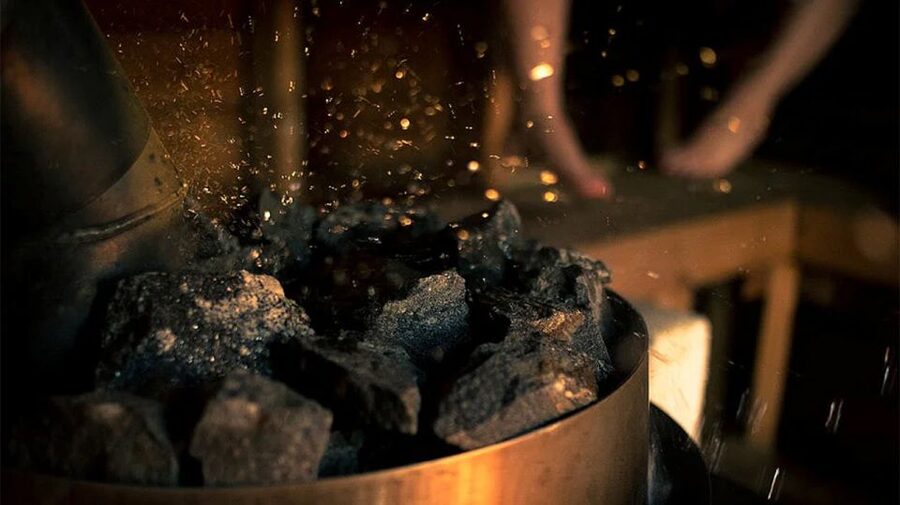 Rovaniemi: Northern Lights Trip with Arctic Sauna & Jacuzzi - Key points at a glance