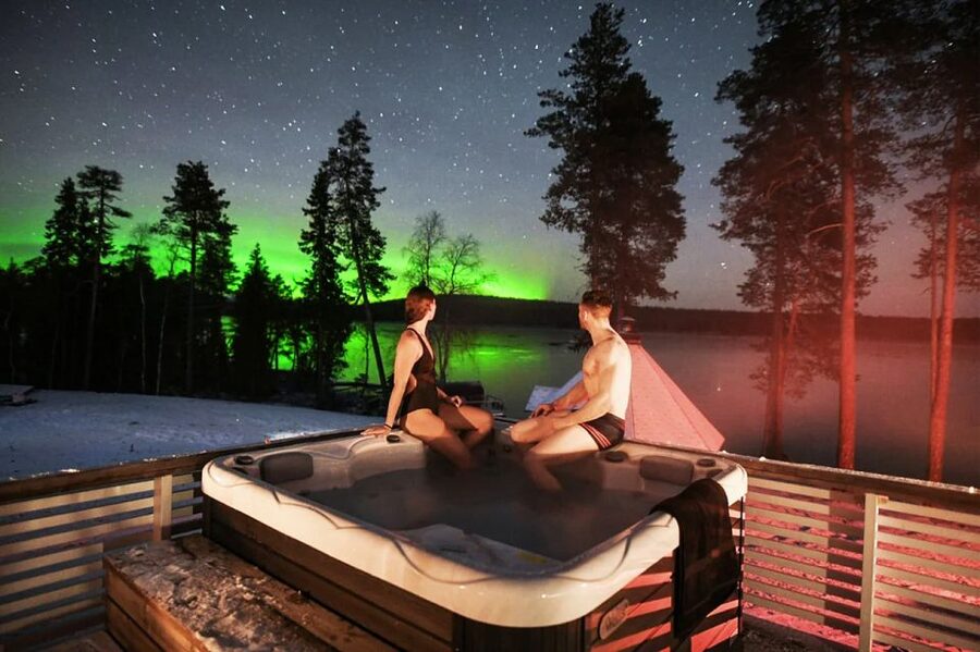 Rovaniemi: Northern Lights Trip with Arctic Sauna & Jacuzzi - What this Rovaniemi evening is really about