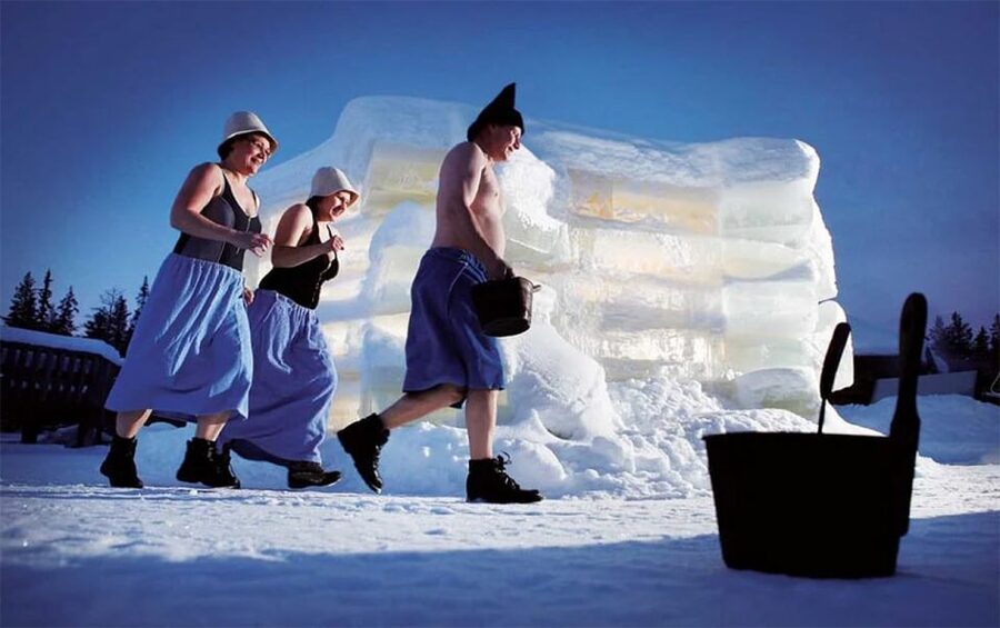Rovaniemi: Northern Lights Trip with Arctic Sauna & Jacuzzi - The outdoor jacuzzi at minus 26 degrees