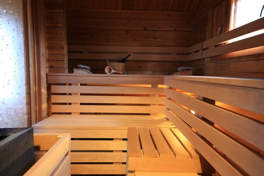 Rovaniemi: Private Sauna, Jacuzzi and Dinner - A quiet Finnish evening outside Rovaniemi