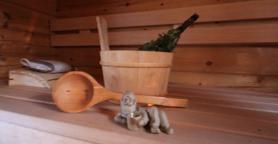 Rovaniemi: Private Sauna, Jacuzzi and Dinner - The short drive from Rovaniemi