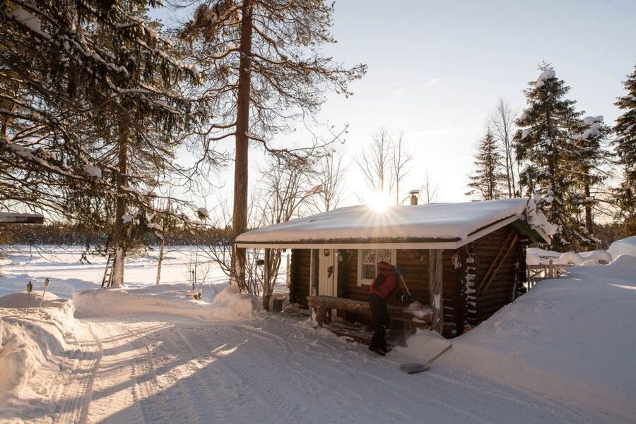 Rovaniemi: Sauna & Ice Swimming Tour with Dinner and Aurora - A wooden cottage dinner after the cold