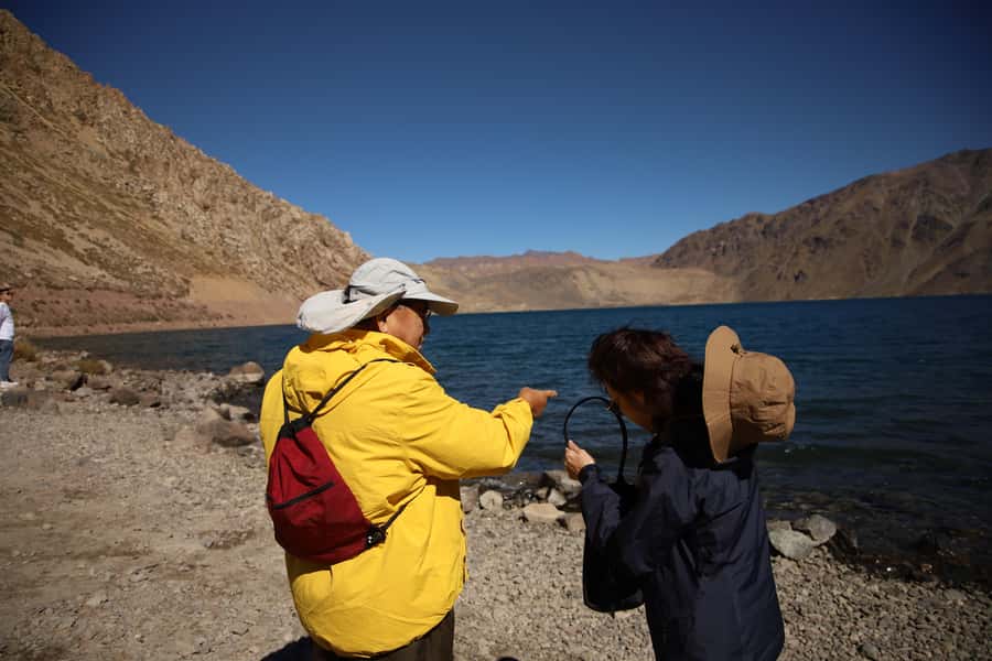 Santiago: Full day Embalse del Yeso, Casa de Chocolate, picnic & Hot Springs - Embalse del Yeso and the big mountain views