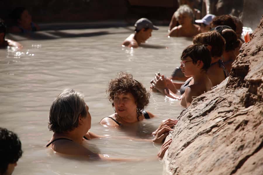 Santiago: Full day Embalse del Yeso, Casa de Chocolate, picnic & Hot Springs - Termas Valle de Colina: the day’s best pause
