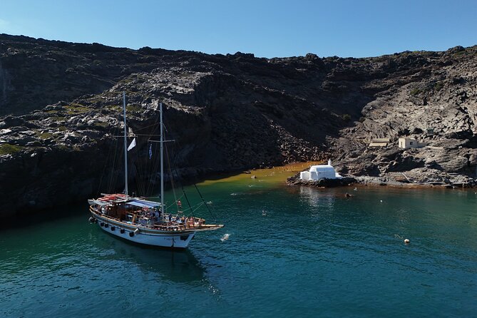Santorini Volcano Hot Springs - Santorini’s volcano is the main event