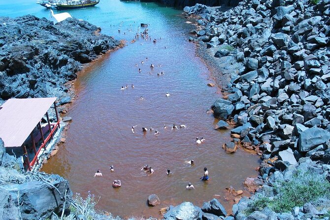 Santorini Volcano Hot Springs - The boat setup and group size