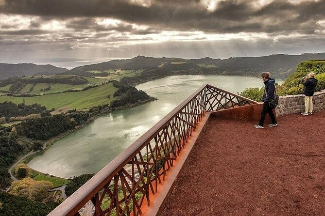 São Miguel Azores: Furnas Evening Thermal Baths with tickets - Seeing Lagoa das Furnas and its underground kitchen