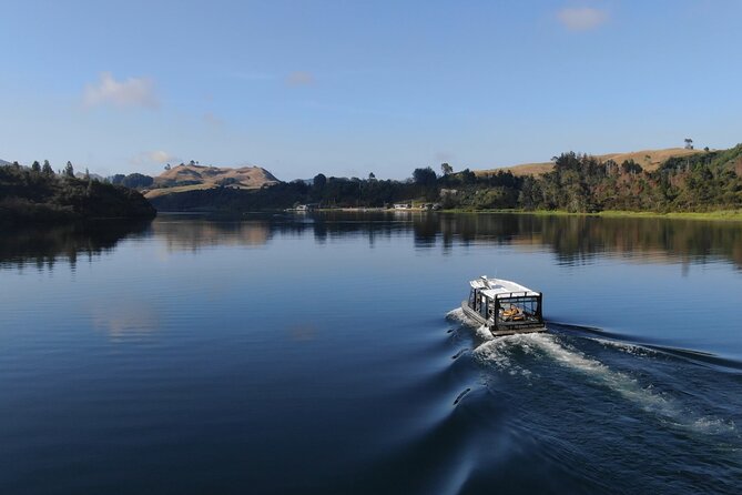Self-Guided Geothermal Tour in Orakei Korako - The 2.5-kilometre route through steaming ground