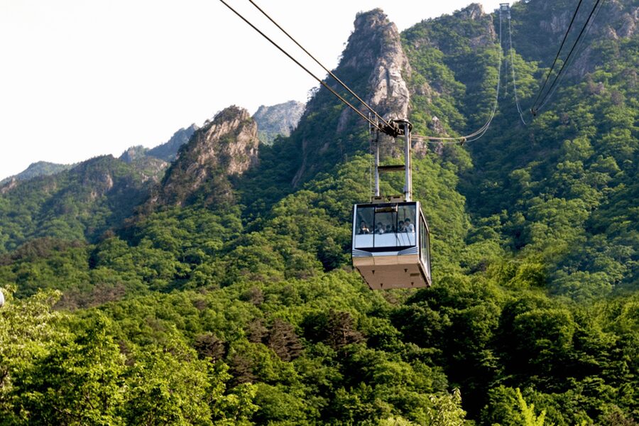 Seoul: Sokcho beach, market, hot spring and Seorak Cable Car - Riding Seorak Cable Car above Seoraksan National Park
