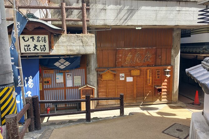 Snow Monkey Park, Soba Lunch and Shibu Onsen Tour - What the guide adds to a short tour