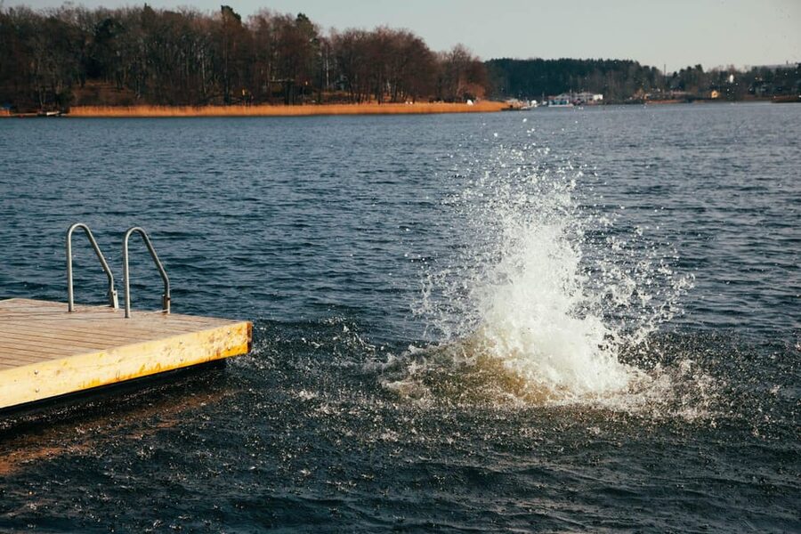 Stockholm: Traditional Sauna & Polar Plunge in Baltic Sea - What the setting feels like in winter