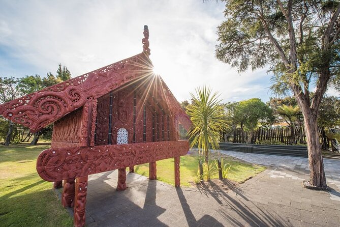 Te Puia Geothermal, Kiwi and Māori Art - Government Gardens and Rotorua’s historic center