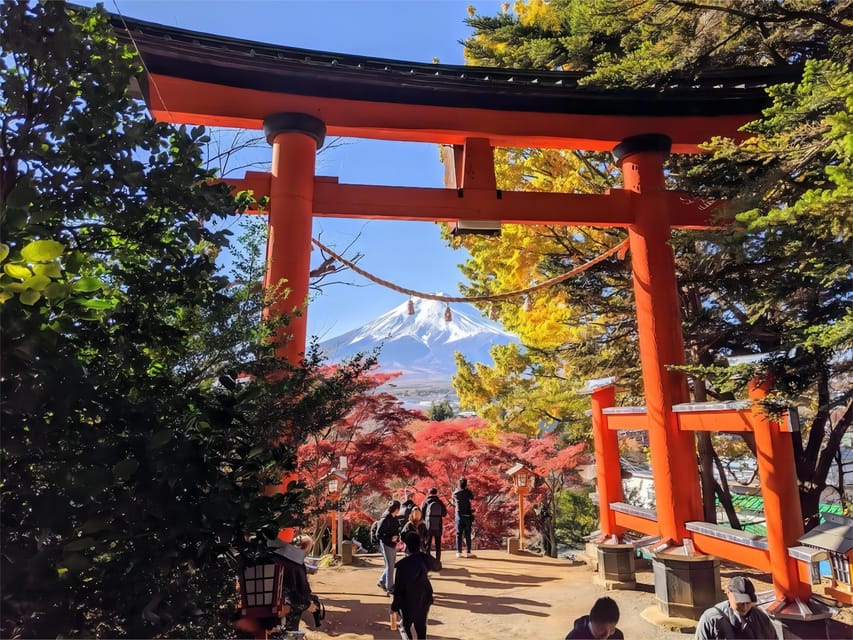 Tokyo: Mt Fuji Lake Kawaguchi & Yamanaka Hot Spring Day Tour - Hikawa Clock Shop and the street toward Fuji
