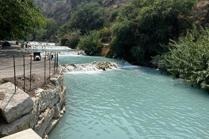 Tolantongo Private Tour + Pastes + One Day at the Hot Springs - The photo stop breaks up the drive